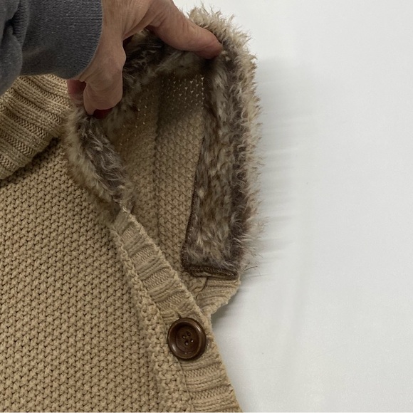 Aspen Kids Size M Tan Knit Turtleneck Poncho Sweater w/Buttons Faux Fur Trim - Picture 8 of 15